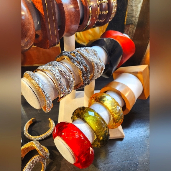 Rich Orange Faceted Acrylic Bracelet - Picture 3 of 16